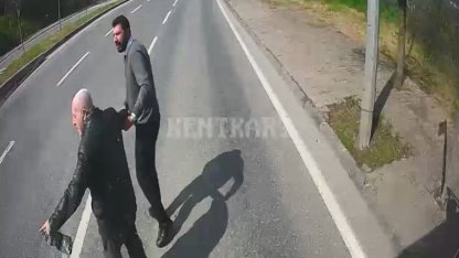 Kocaeli’de otobüs şoförü yaşlı adamı yolun karşısına geçirdi