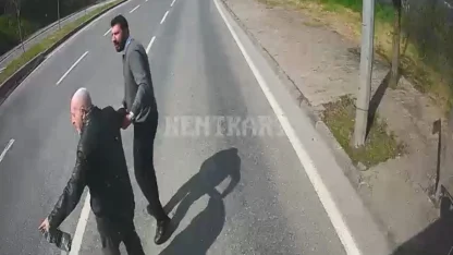 Kocaeli’de otobüs şoförü yaşlı adamı yolun karşısına geçirdi