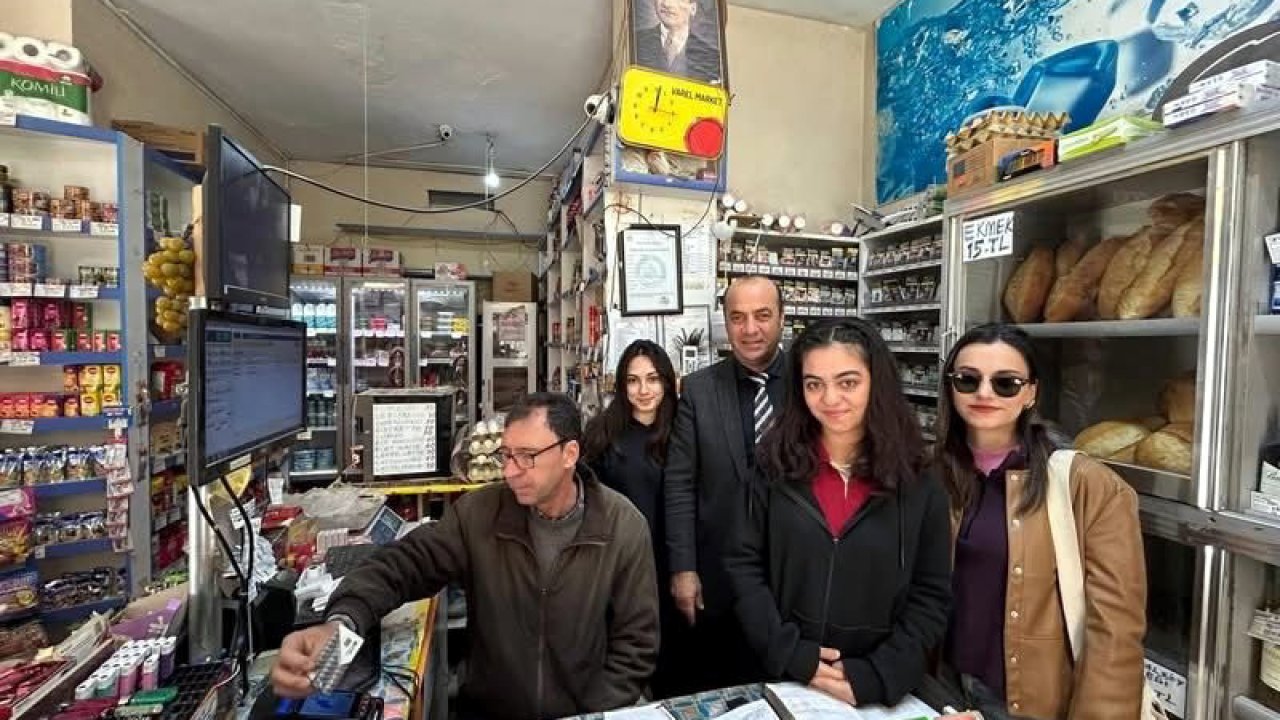 Lise öğrencileri birikimleriyle, ihtiyaç sahiplerinin bakkal ve fırınlara olan borçlarını kapattı