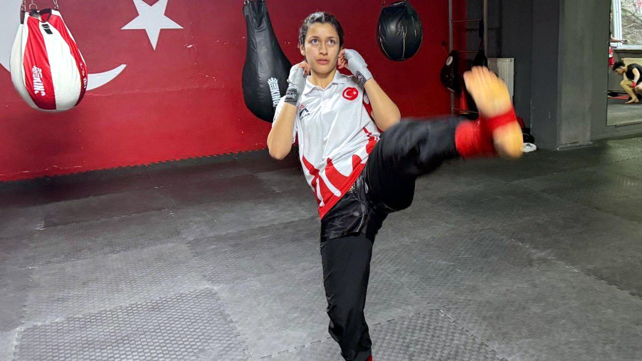 Milli muay thai sporcusu liseli Beyza'nın hedefi Avrupa ve dünya şampiyonluğu