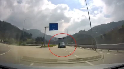 Minibüsüyle ters yönde ilerleyip trafiği tehlikeye attığı anlar kamerada