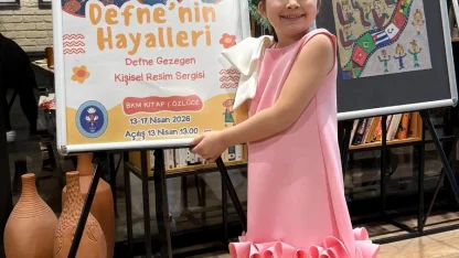 Minik ressam Defne ilk resim sergisini açtı