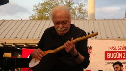 Müzisyen Cahit Berkay, Bursa’da konser verdi