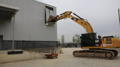 Nilüfer’de 4 bin metrekarelik kaçak depo yıkıldı