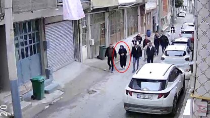 Öldürdüğü eşinin ceset parçalarını attığı çöp kutularını gösterdi; keşif görüntüleri kamerada