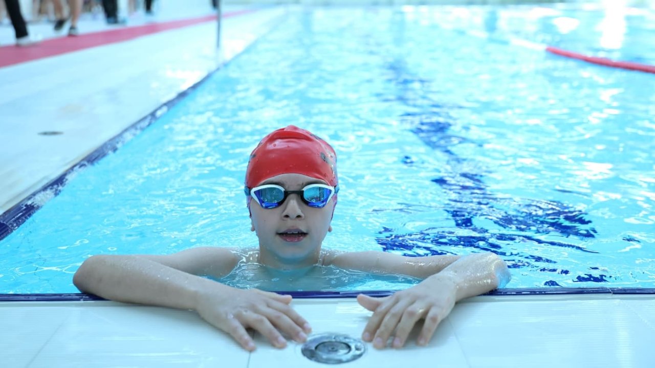 Osmangazi Belediyesi’nden 23 Nisan’a özel yüzme şenliği
