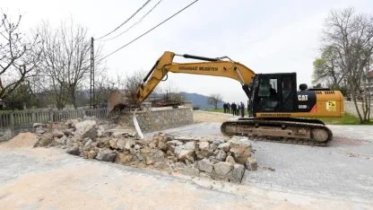 Osmangazi’de sit alanındaki kaçak yapı yıkıldı