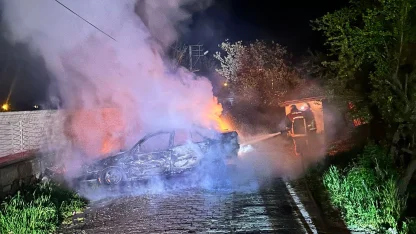 Park halindeki otomobil yandı