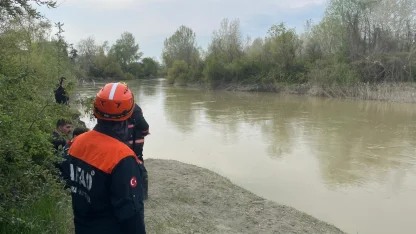 Sakarya Nehri'ne düşen çocuk için arama çalışması başlatıldı