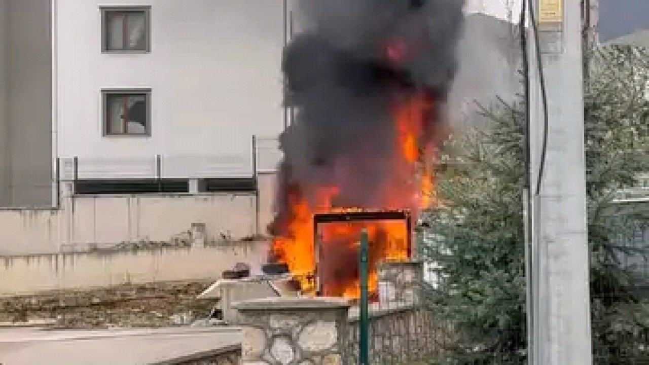 Site bahçesindeki depo alev alev yandı