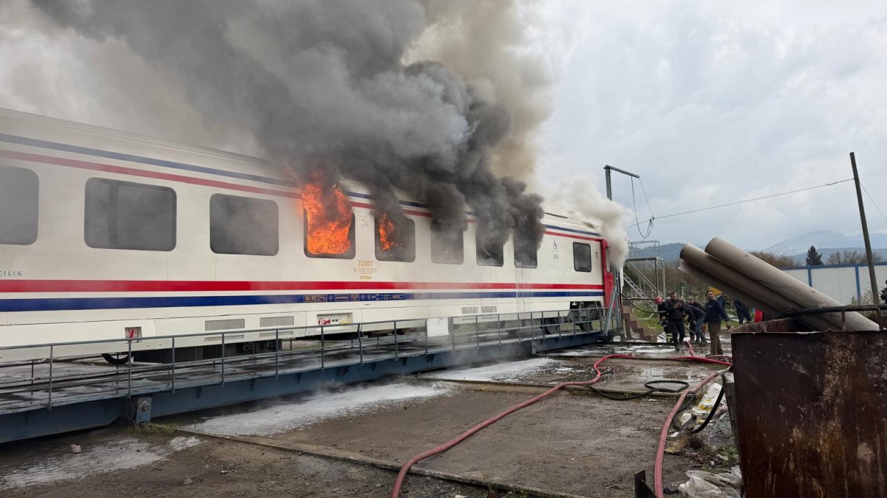 Tesiste üretilen vagon yandı