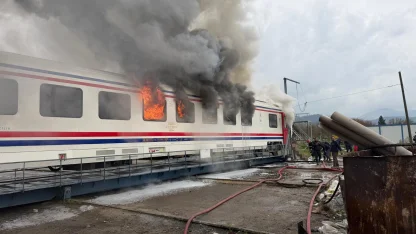 Tesiste üretilen vagon yandı