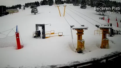 Uludağ'da nisan ayında kar yağışı; kar kalınlığı 1 metre