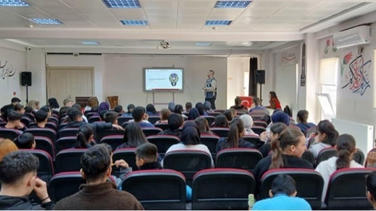 Uzunköprü’de lise öğrencileri kişisel verilerin korunması hakkında bilgilendirildi