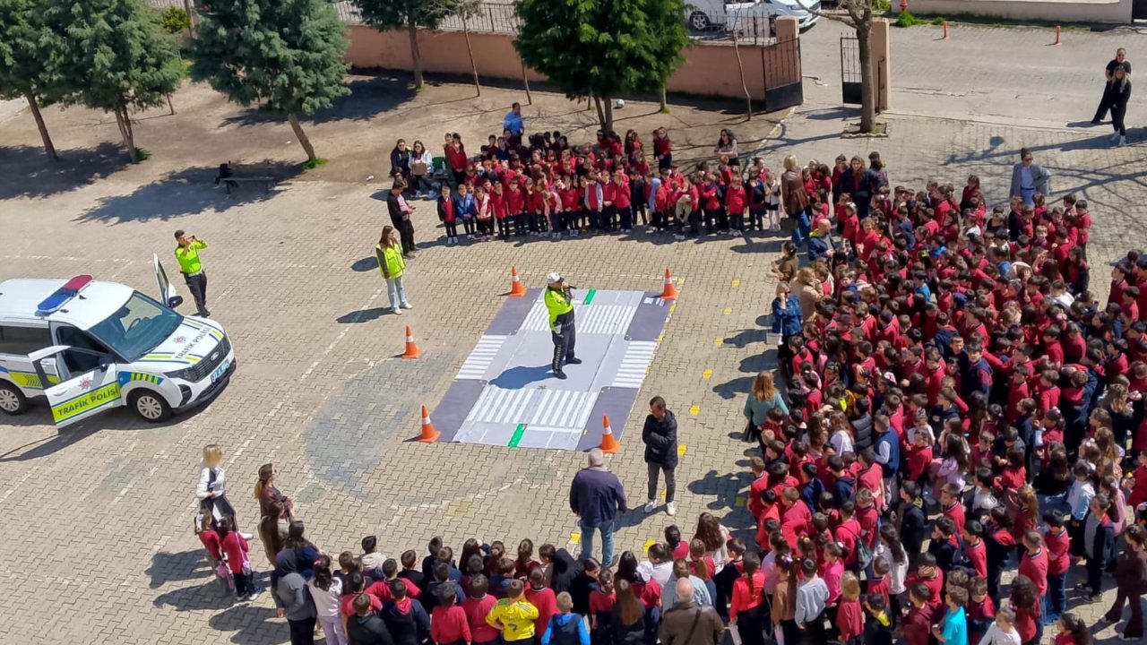 Uzunköprü’de polis tarafından 487 öğrenciye trafik eğitimi verildi