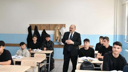Vali Ustaoğlu, öğretmen ve öğrencilerle bir araya geldi