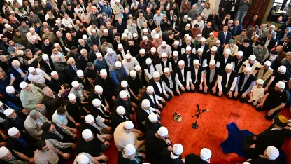 6 asırlık ‘Erguvan Bayramı’ geleneği Bursa’da yaşatılıyor