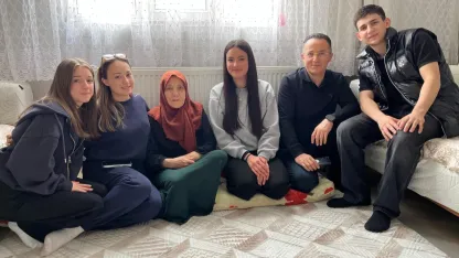 Bursa'da lise öğrencilerinden yaşlılara moral ziyareti