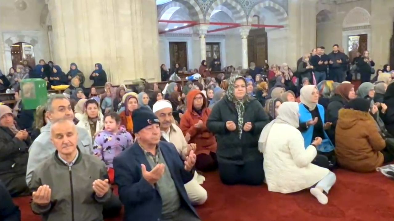Edirne’de hacı adayları kutsal görev için dualarla yolcu edildi