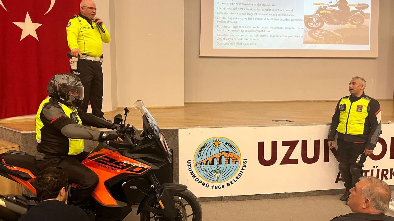 Edirne’de lise öğrencilerine güvenli motosiklet sürücülüğü eğitimi