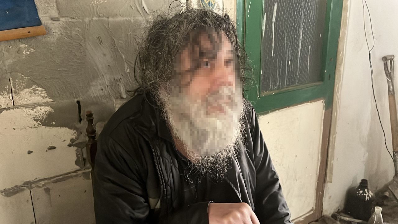 'Kötü koku' sonrası belediye harekete geçti; çöp evden 1 yıldır çıkmadığı ortaya çıktı