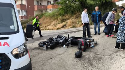 Motosikletler kafa kafaya çarpıştı: 2 yaralı