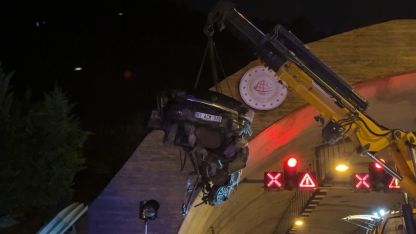 Otomobil tünel girişindeki duvara çarptı; 1 ölü