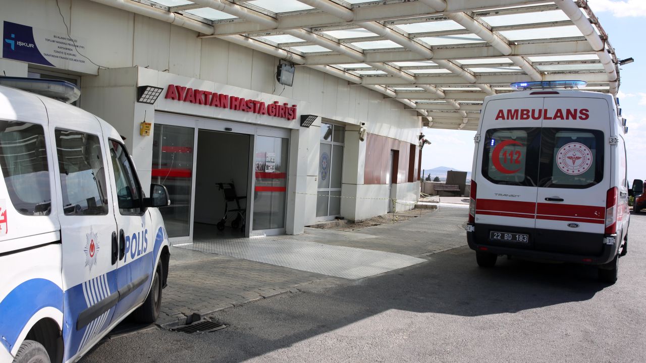 Parkta kadınların bıçaklı kavgası; 1 ağır yaralı
