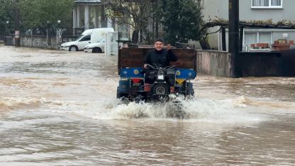 Sakarya'da sağanak; dere taştı, mahalleyi su bastı